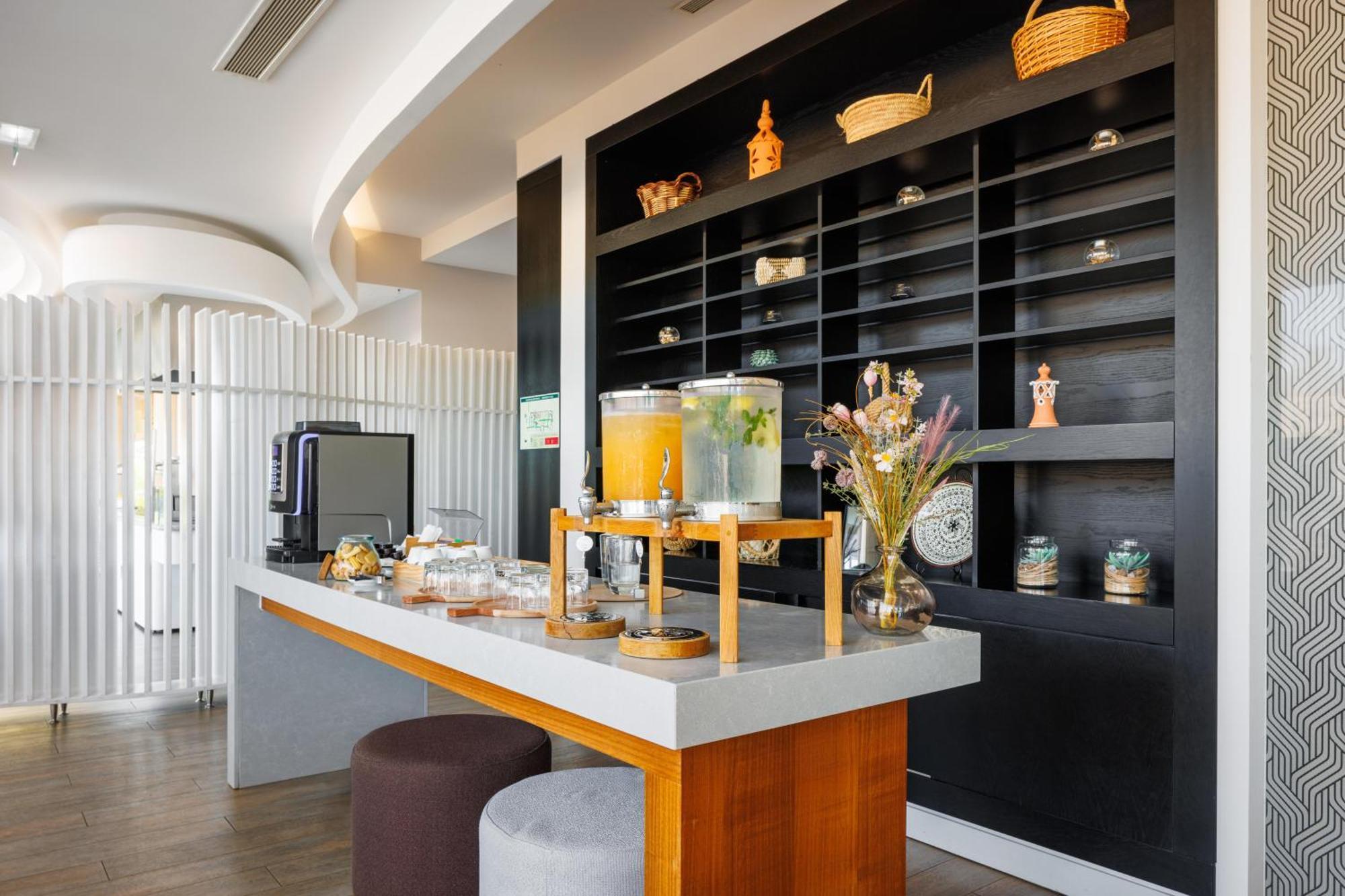 Jupiter Marina Hotel - Couples & Spa (Adults Only) 波尔蒂芒 外观 照片